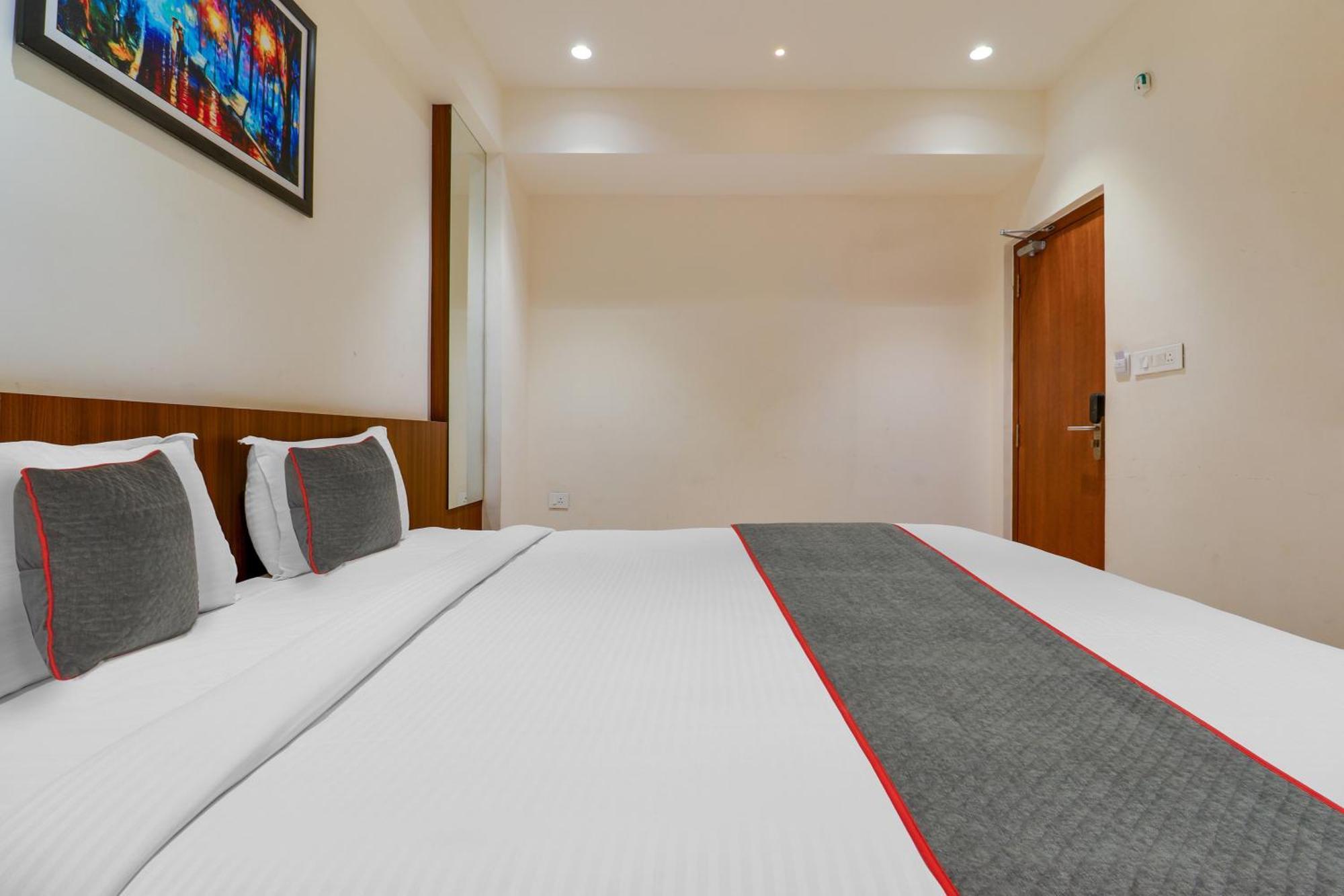Super Townhouse Rcc Lamps Hotel Visakhapatnam Ngoại thất bức ảnh