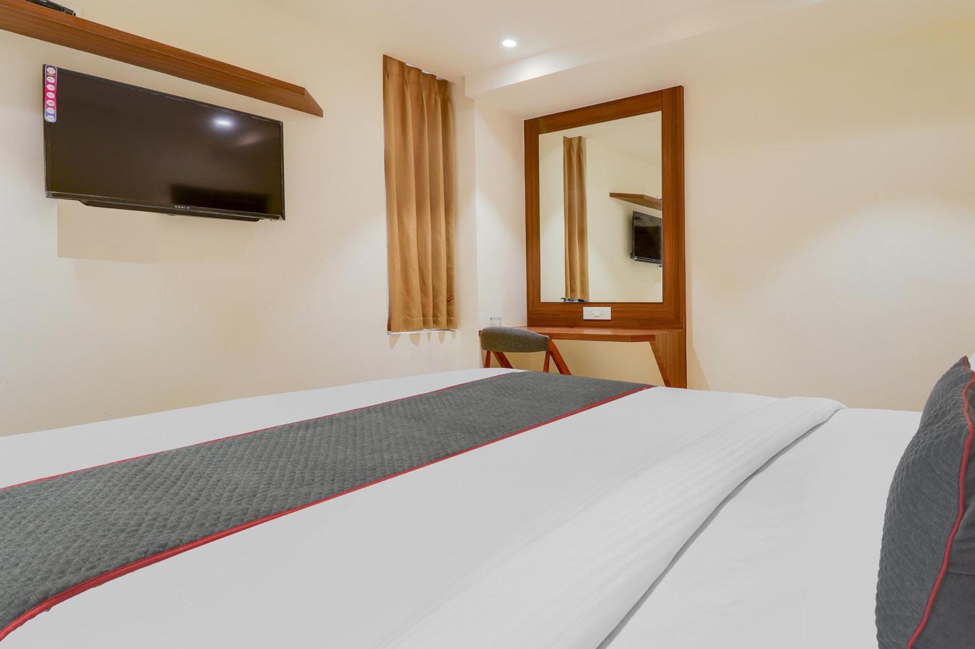 Super Townhouse Rcc Lamps Hotel Visakhapatnam Ngoại thất bức ảnh
